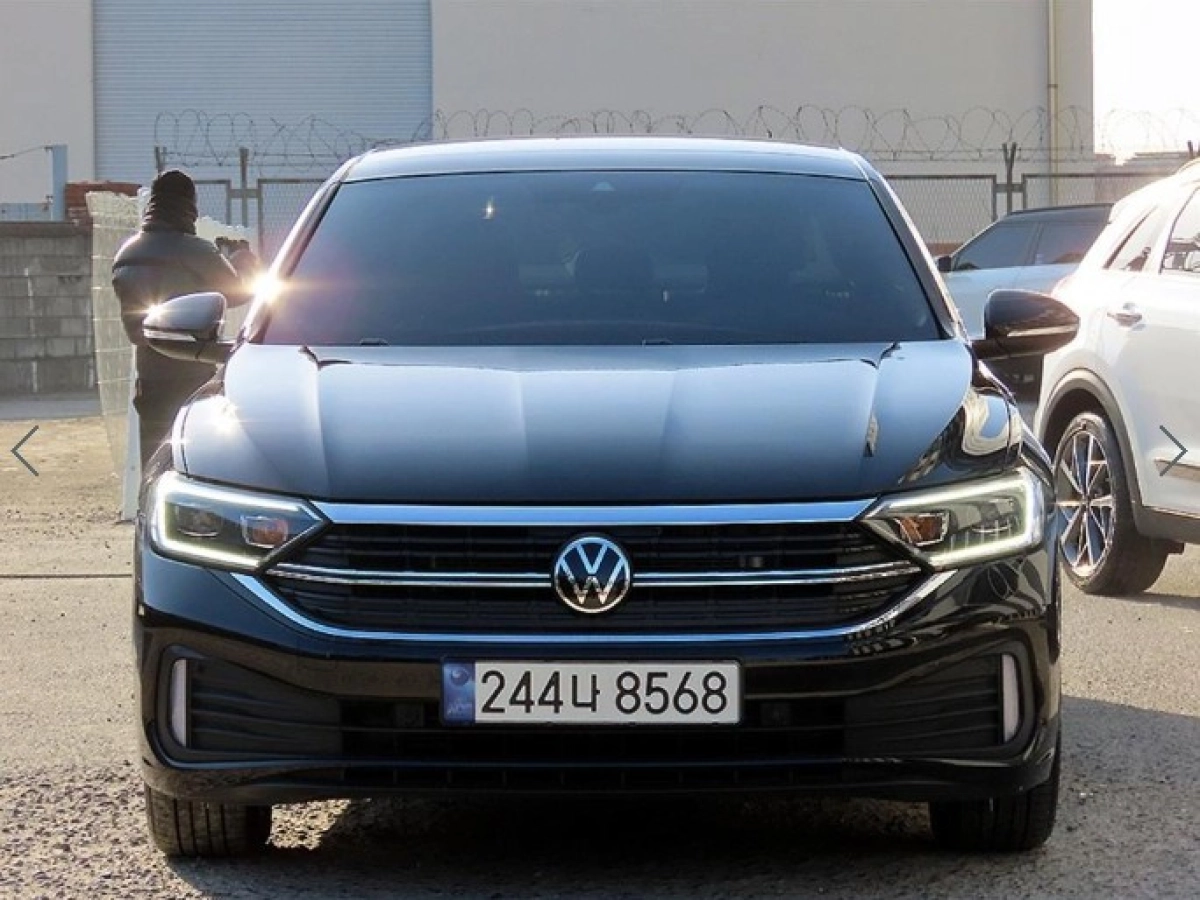 VOLKSWAGEN JETTA  2023