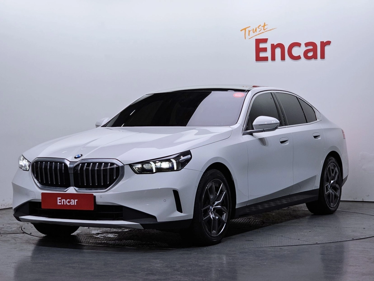 BMW 5-SERIES G60 2025