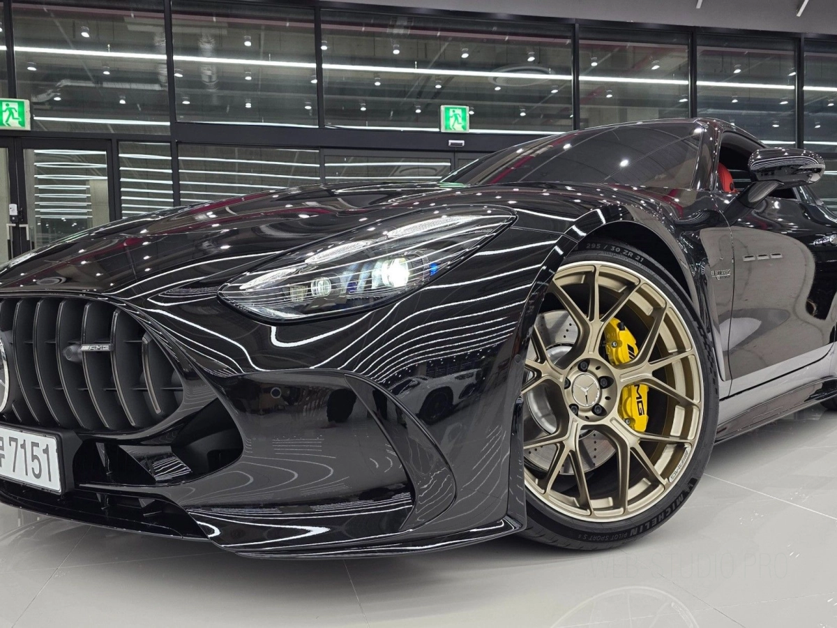 MERCEDES BENZ AMG GT C192  2025