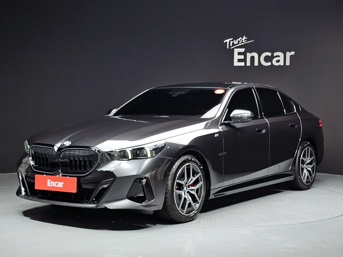 BMW 5-SERIES G60 2025