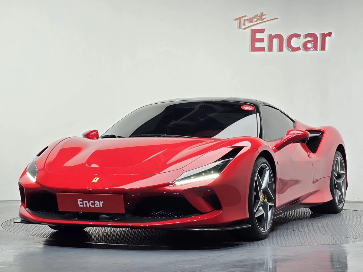 FERRARI F8 TRIBUTO  2021