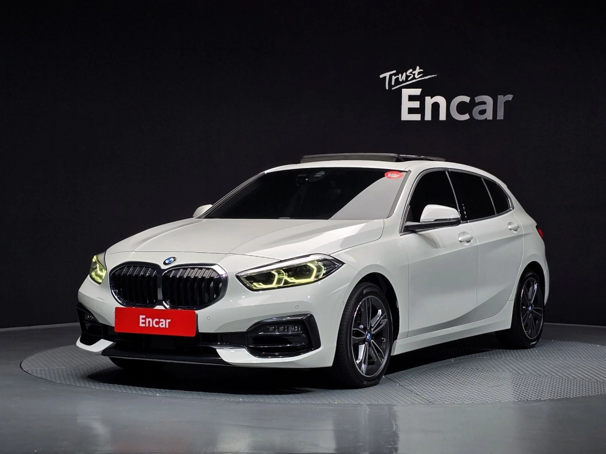 BMW 1-SERIES F40  2022