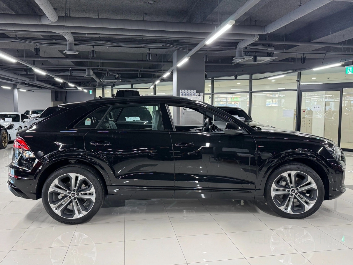 AUDI Q8 4M