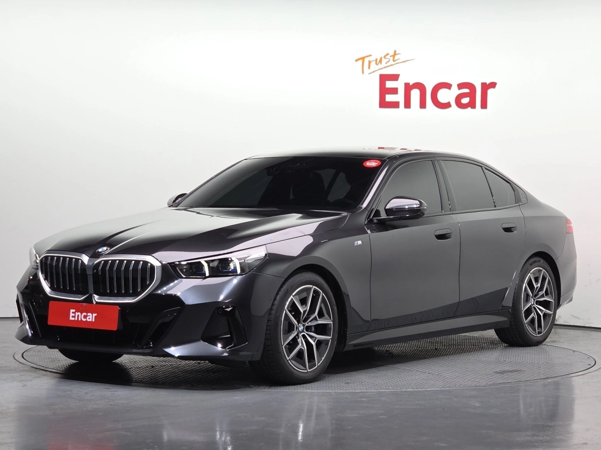 BMW 5-SERIES G60 2025