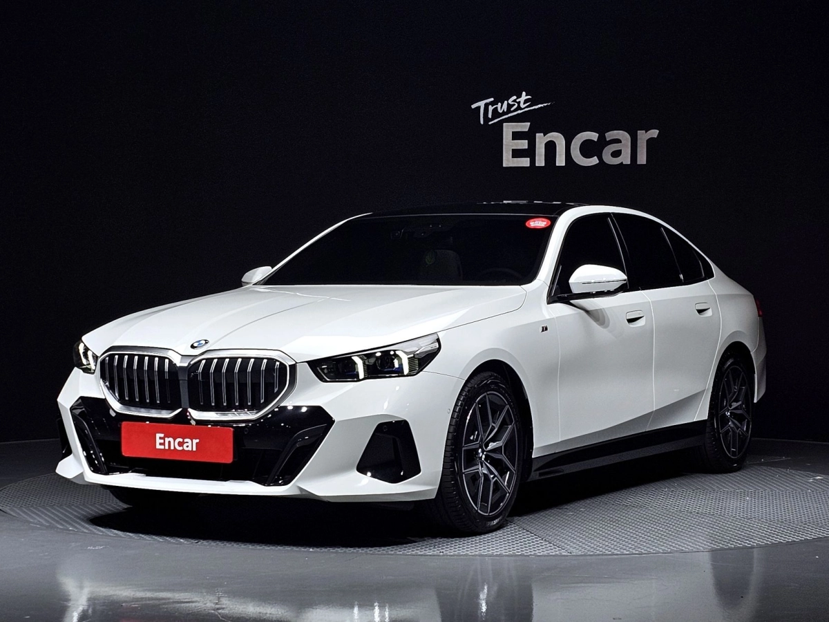 BMW 5-SERIES G60 2025