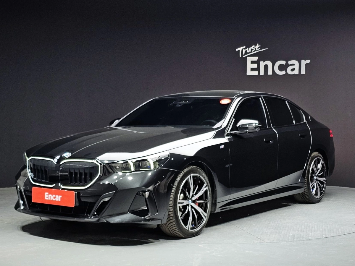 BMW 5-SERIES G60 2025