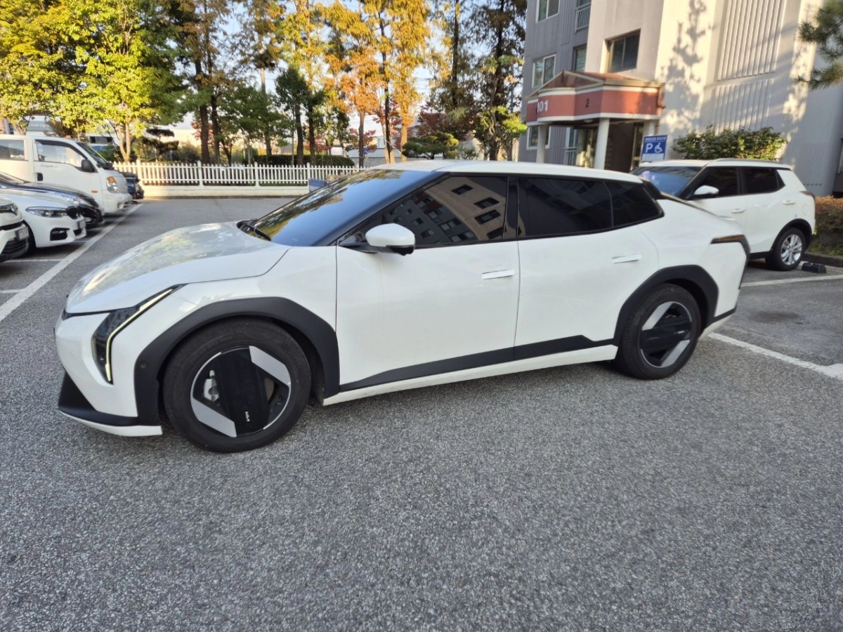 KIA EV4