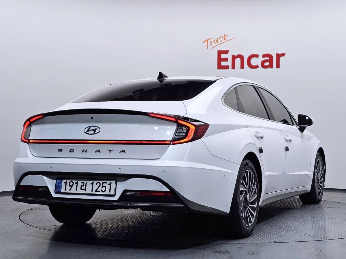 HYUNDAI SONATA HYBRID DN8