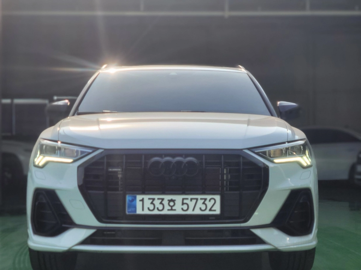 AUDI Q3 F3
