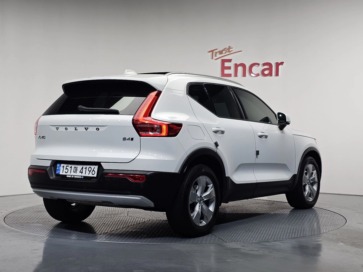 VOLVO XC40