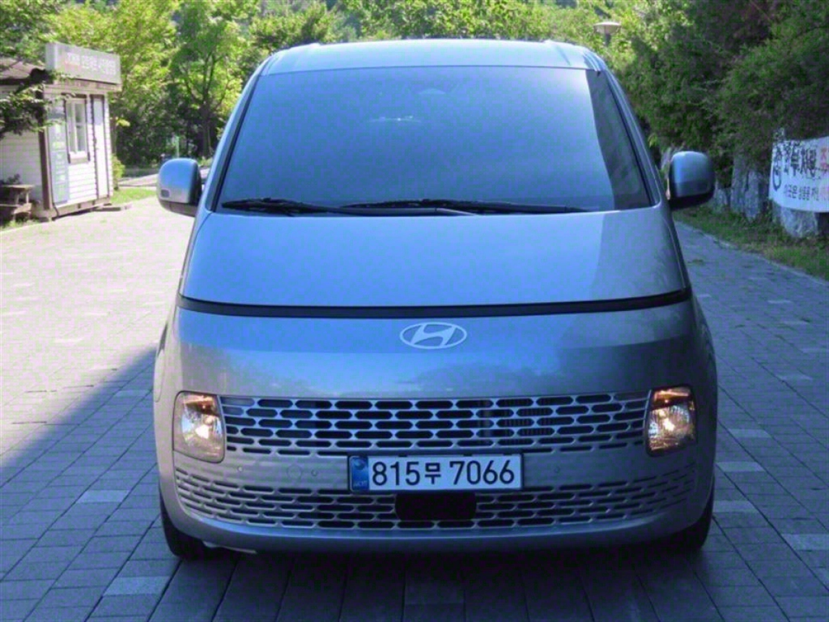 HYUNDAI STARIA  2025