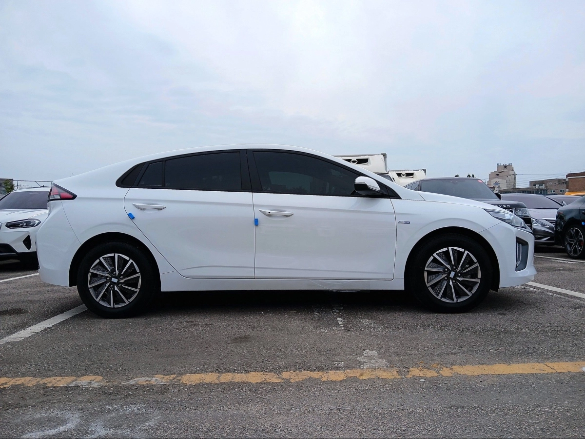 HYUNDAI IONIQ ELECTRIC