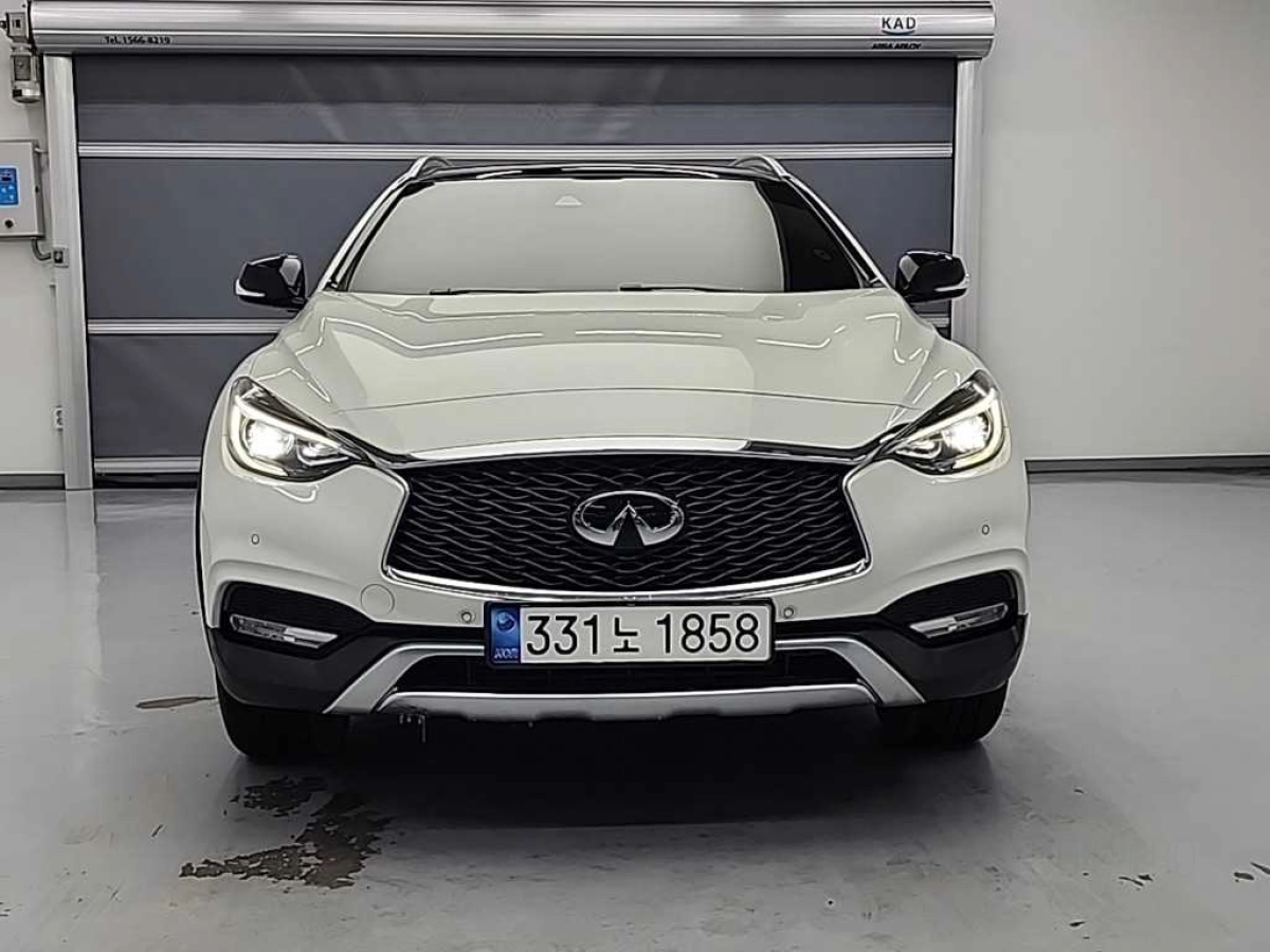 INFINITI QX30