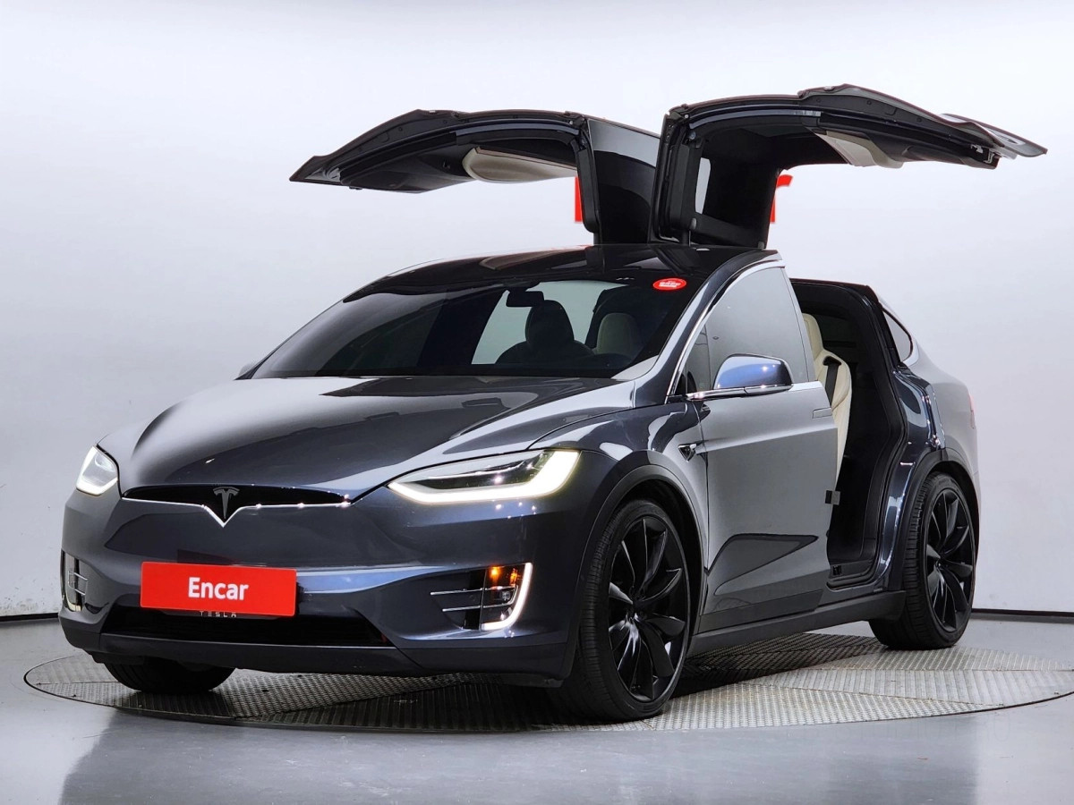 TESLA MODEL X