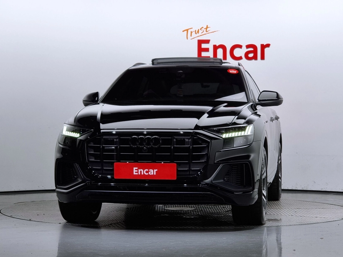 AUDI Q8 4M