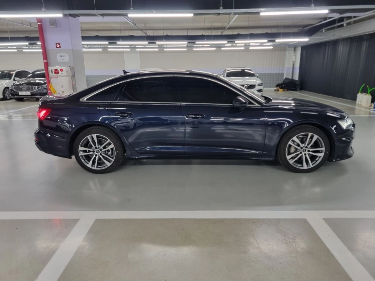 AUDI A6 C8