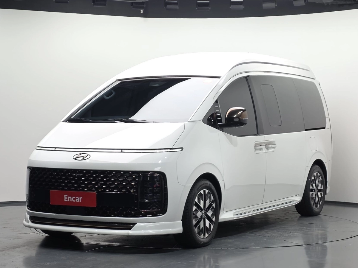 HYUNDAI STARIA 2023