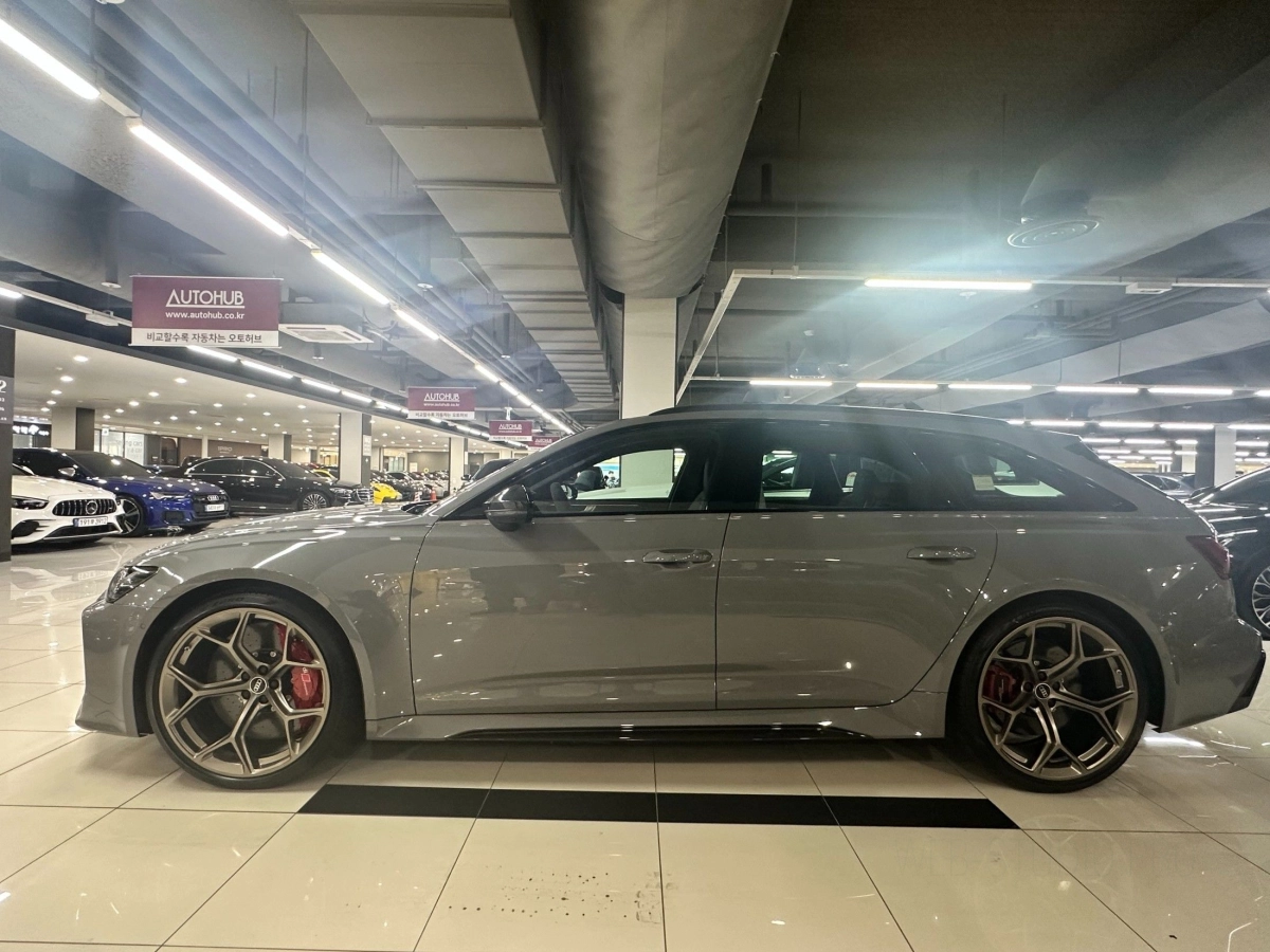 AUDI RS6 C8