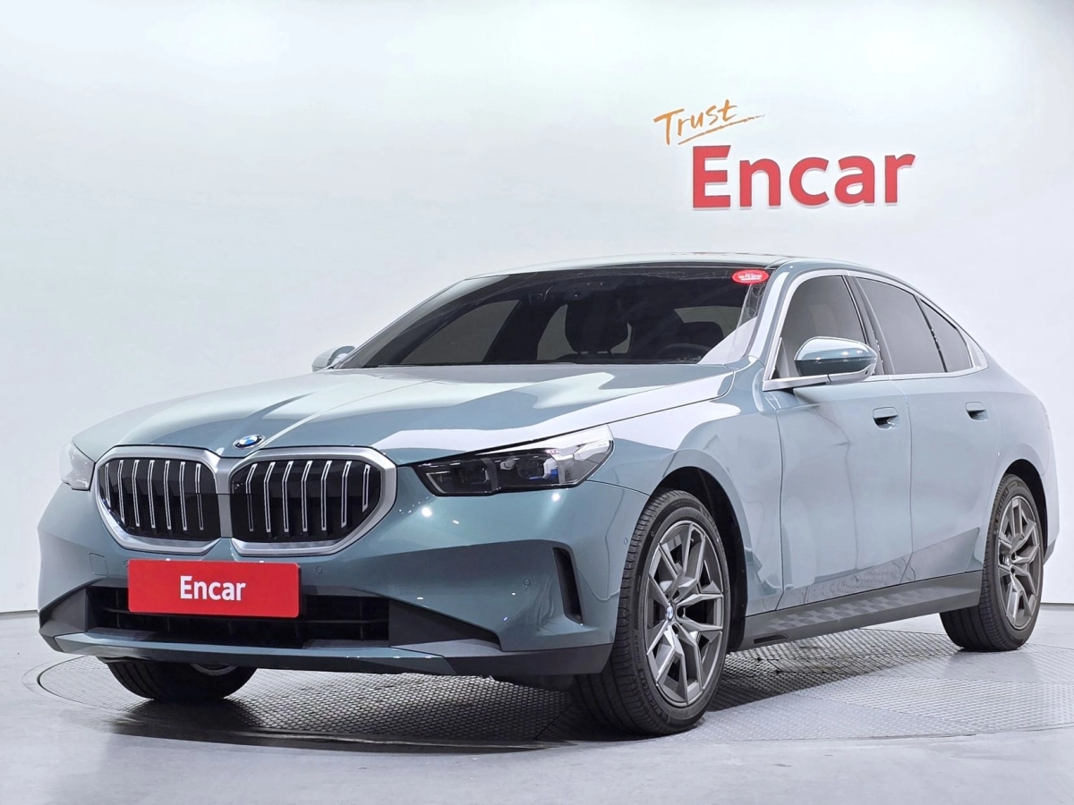 BMW 5-SERIES G60 2025