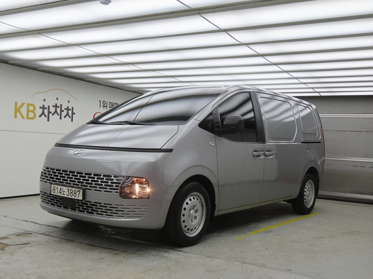 HYUNDAI STARIA  2023