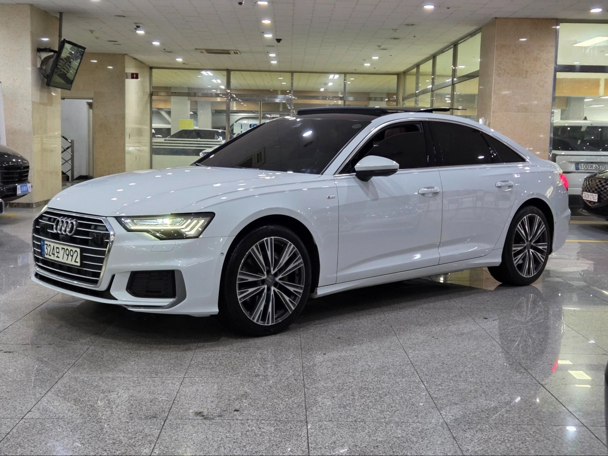 AUDI A6 C8