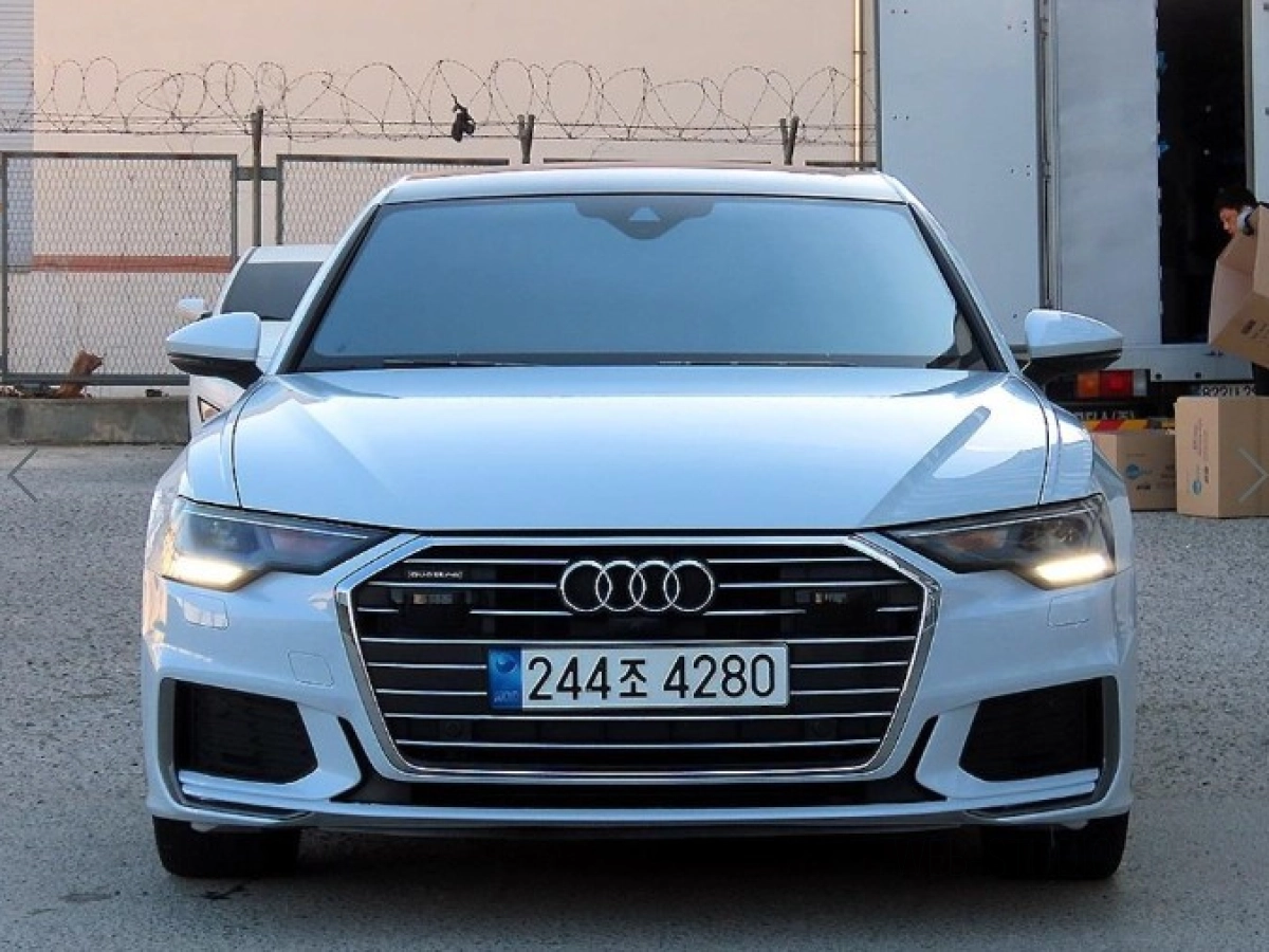 AUDI A6 C8  2023