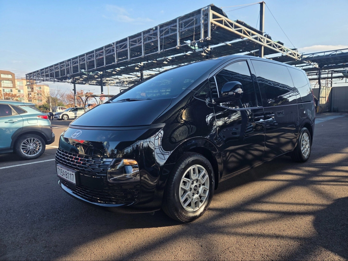HYUNDAI STARIA 2025