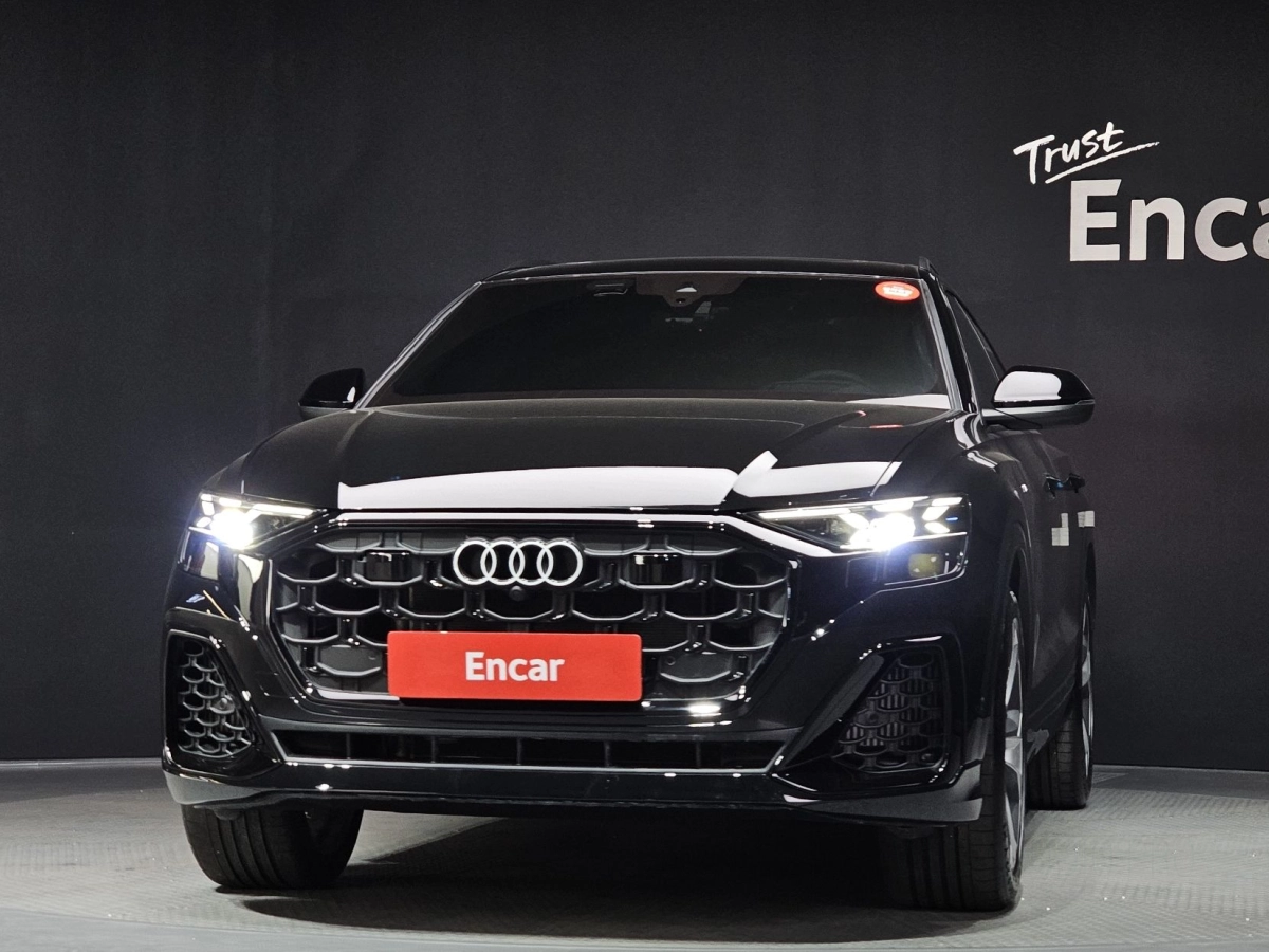AUDI Q8 4M