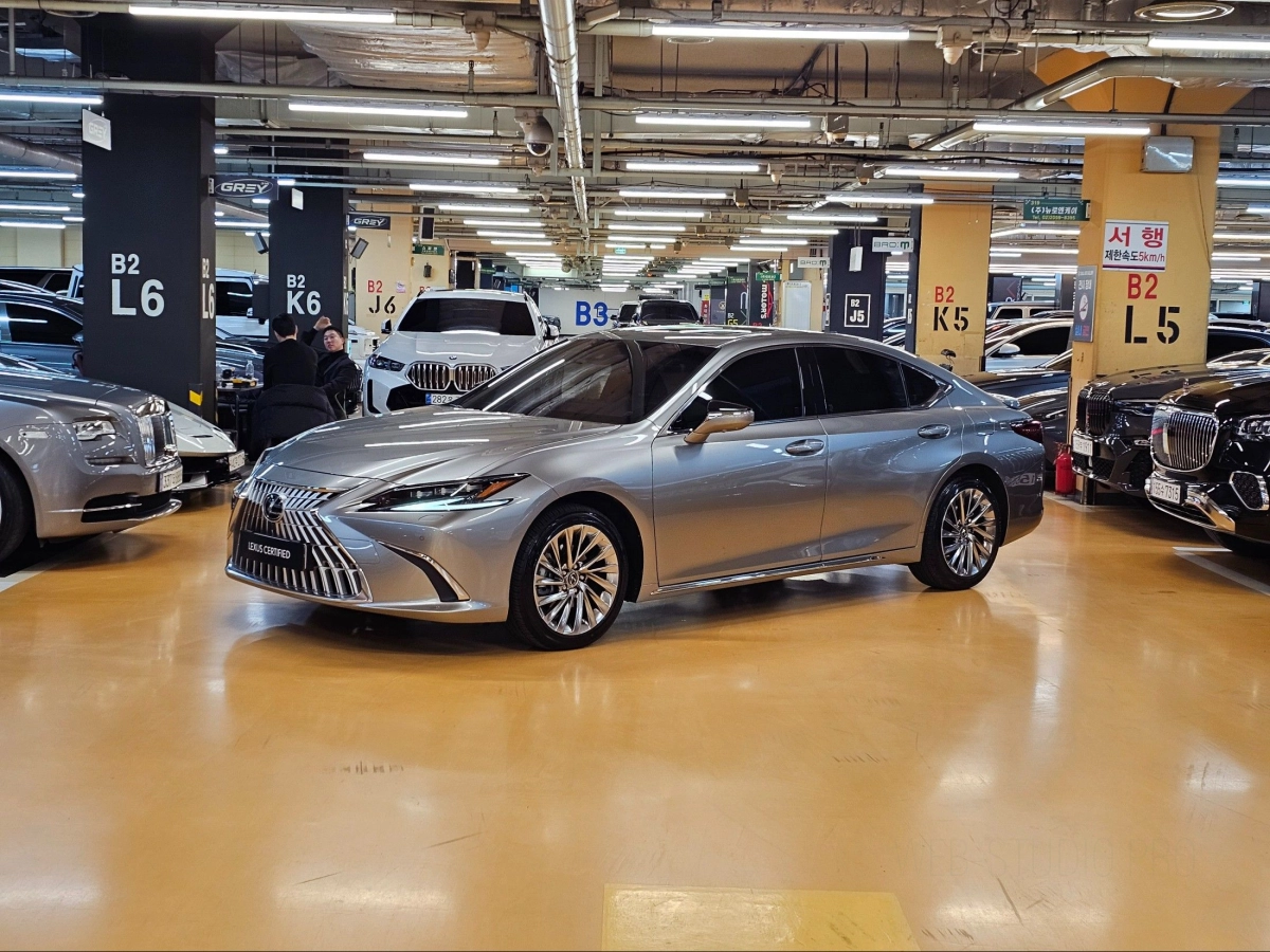 LEXUS ES300H  2025