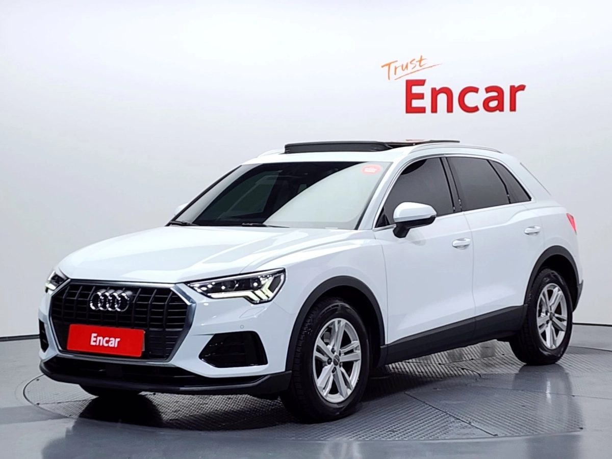 AUDI Q3 F3