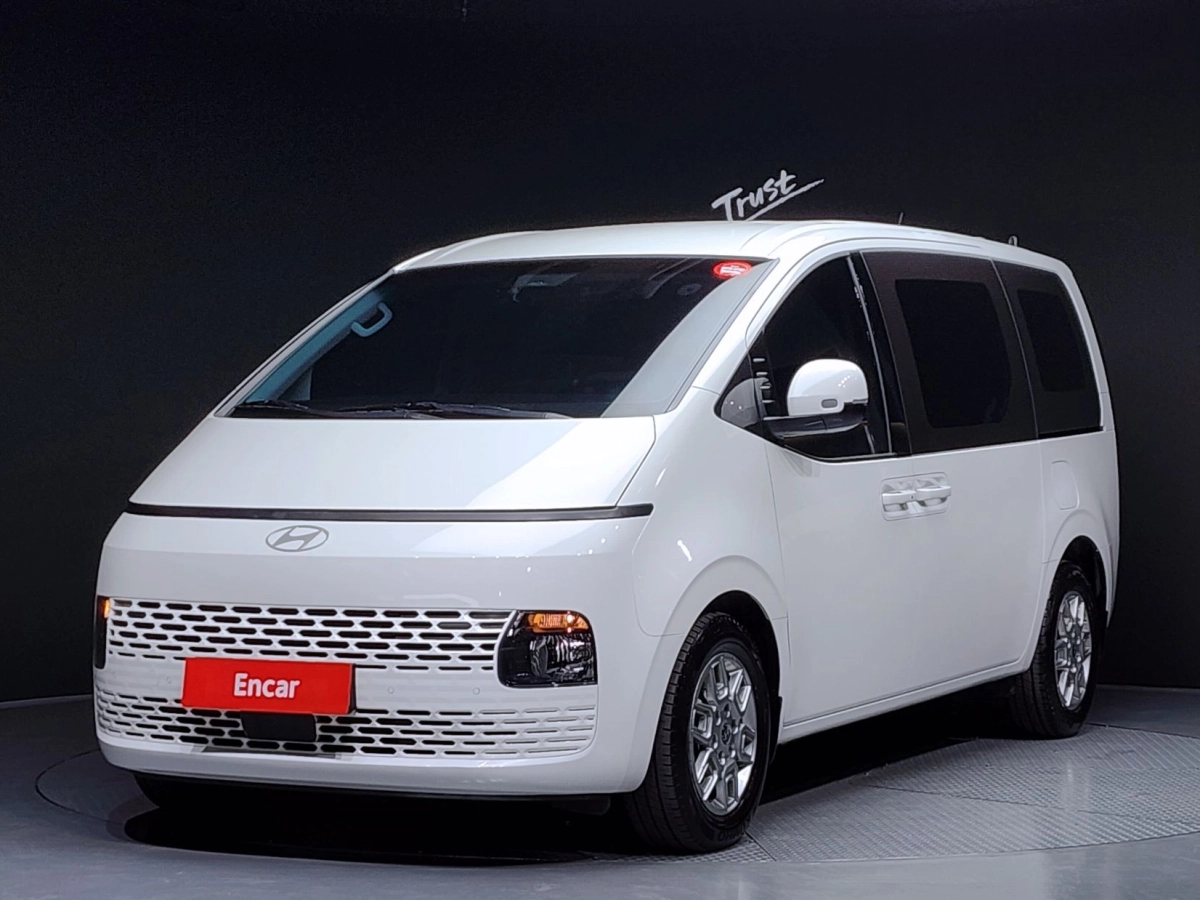 HYUNDAI STARIA 2025