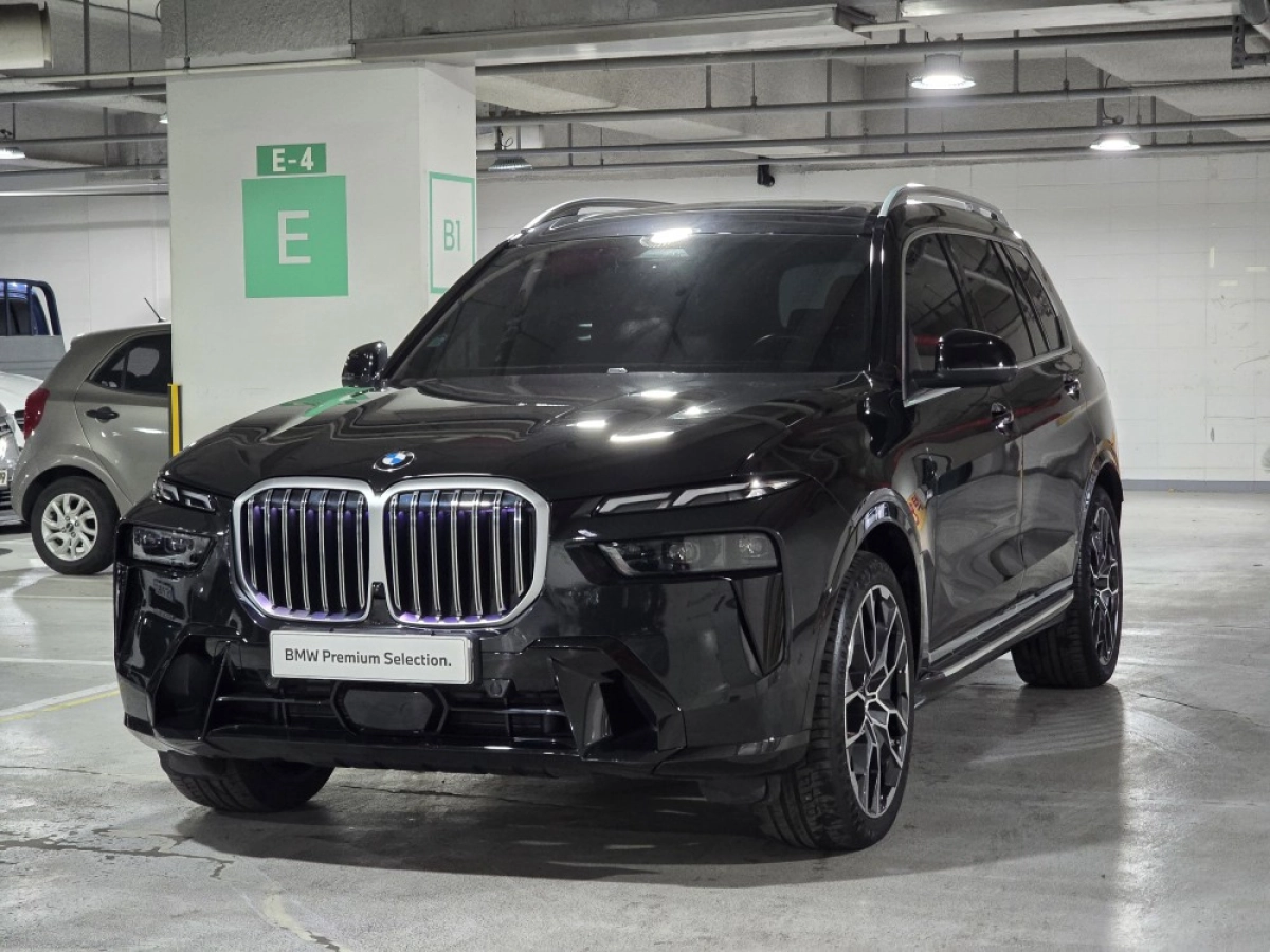 BMW X7 G07  2024