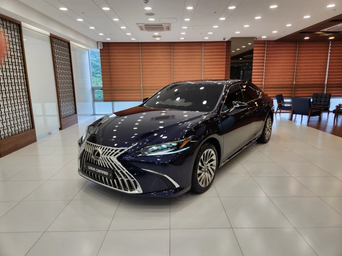 LEXUS ES300H  2025