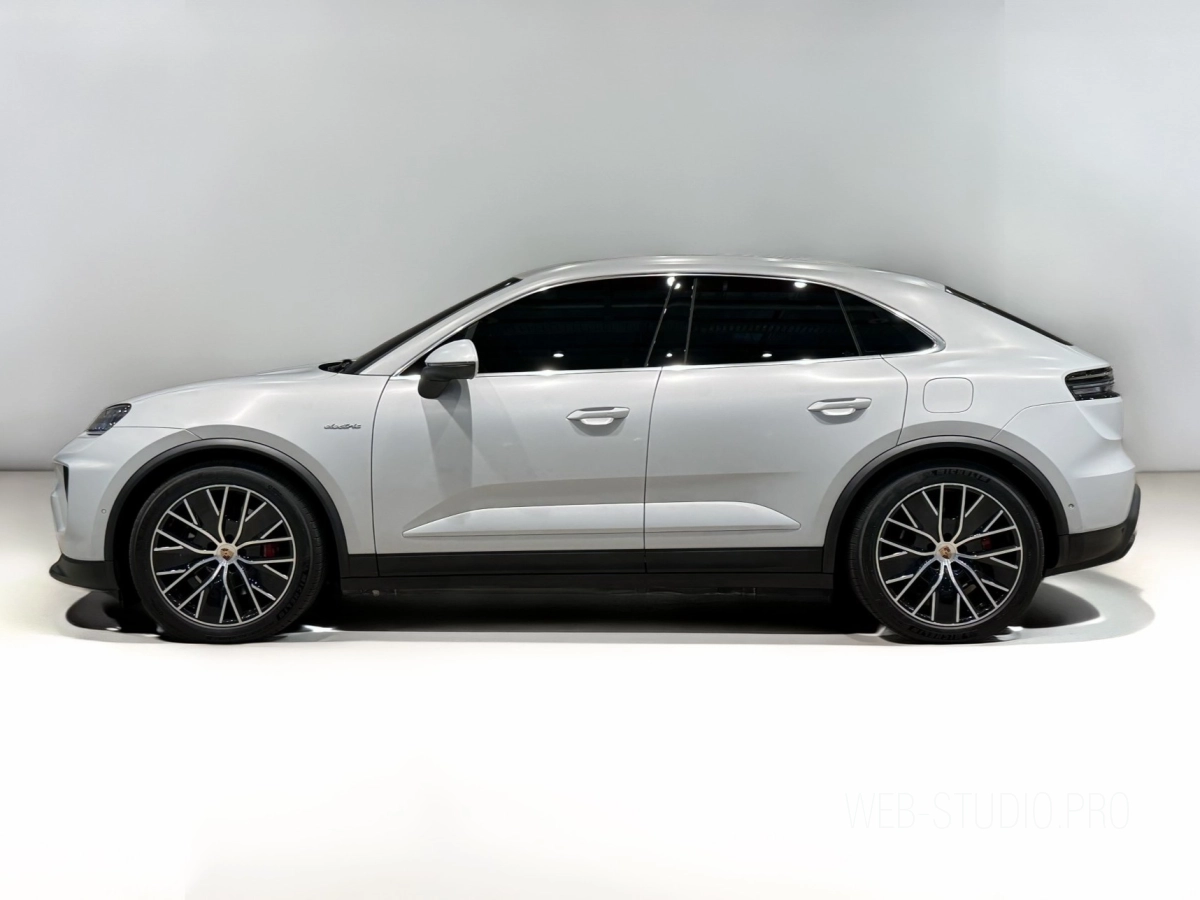 PORSCHE MACAN EV