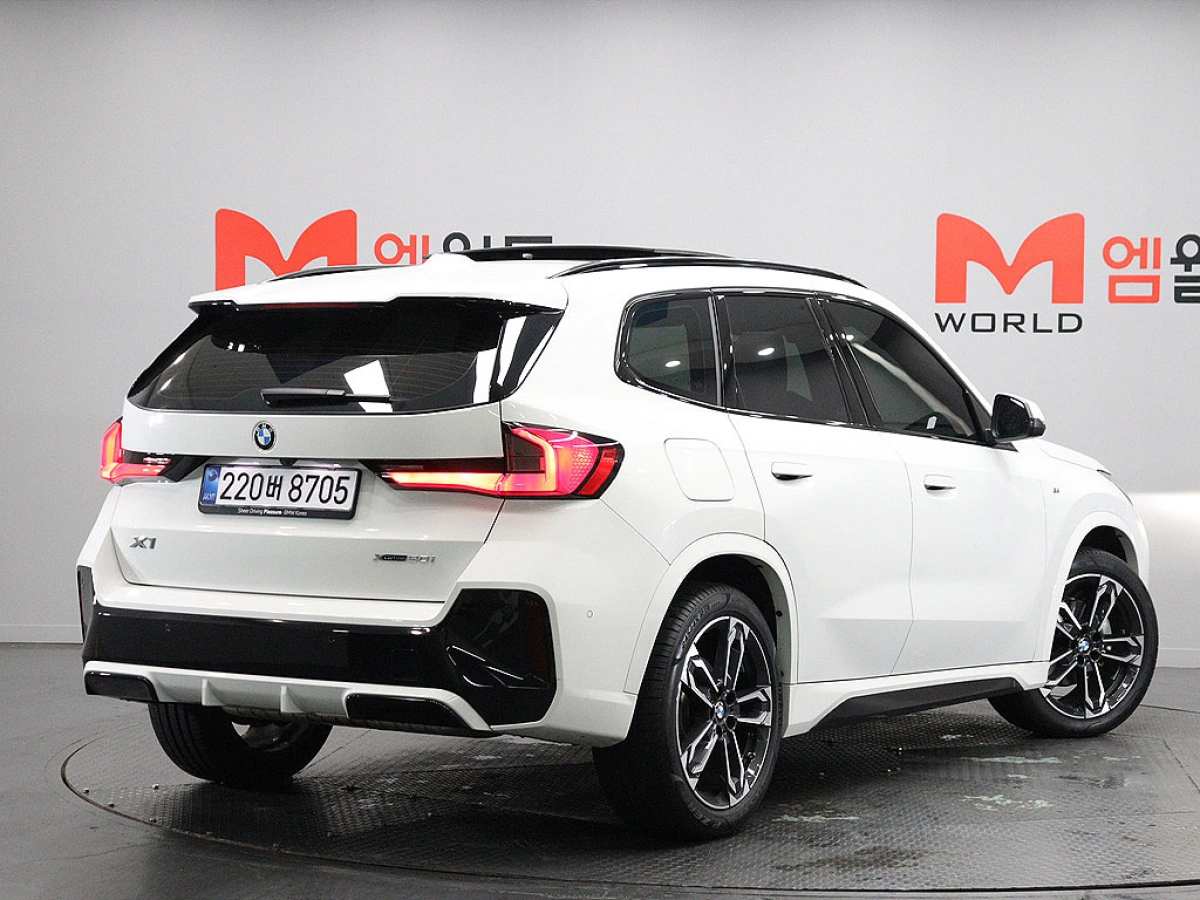 BMW X1 U11