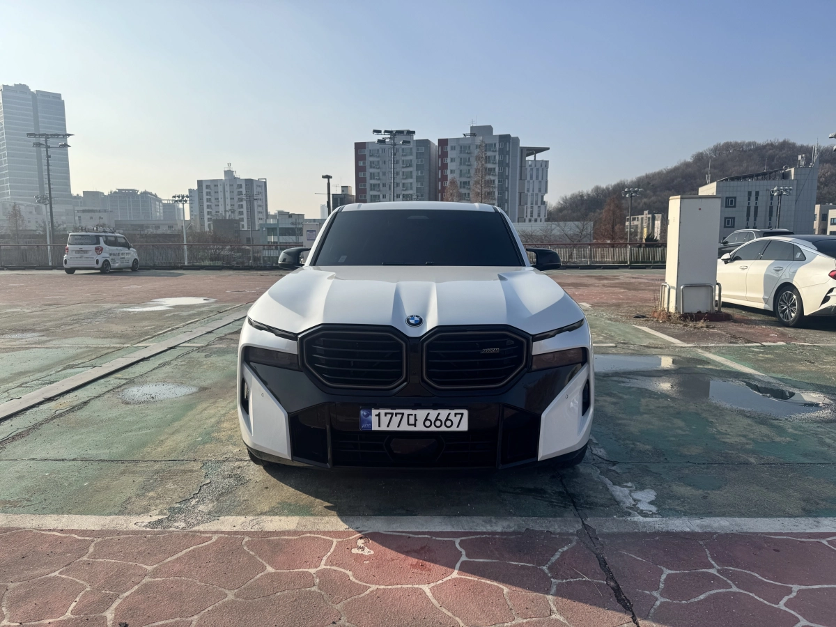 BMW XM G09  2024