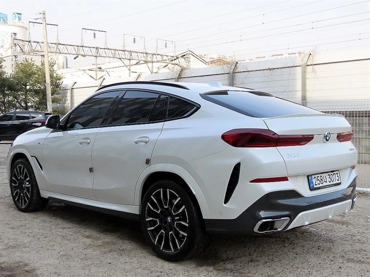 BMW X6 G06