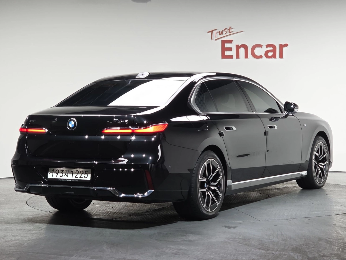 BMW 7-SERIES G70 2025