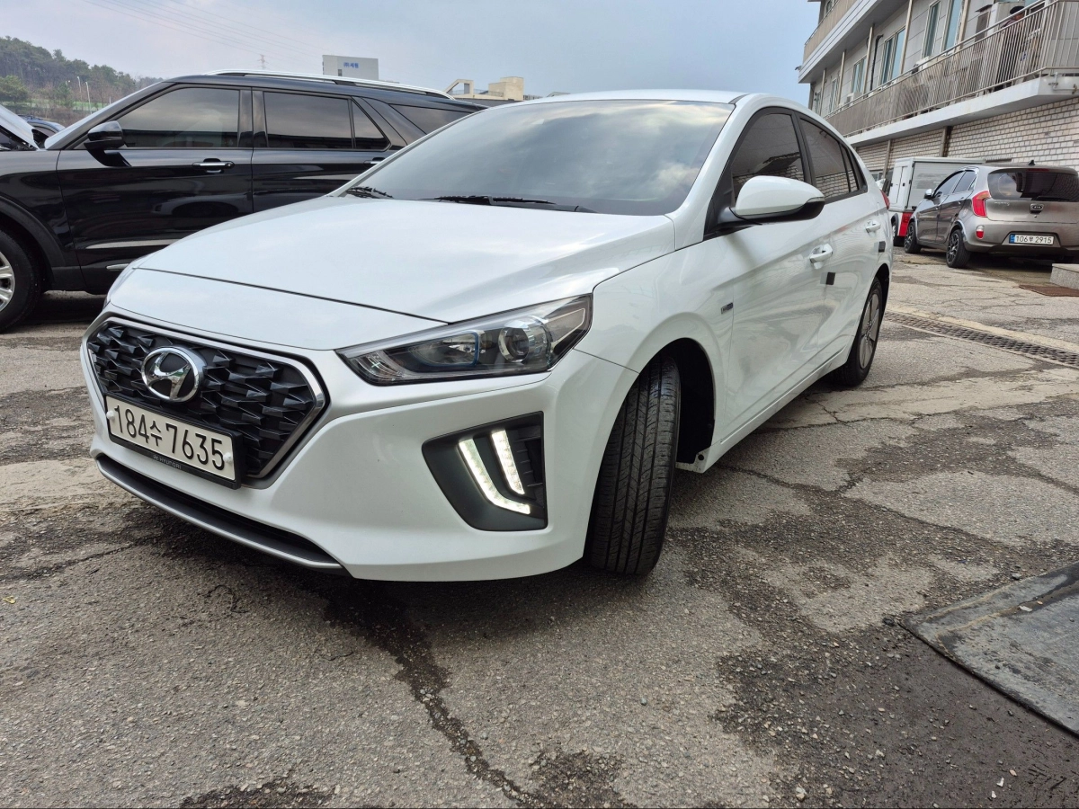 HYUNDAI IONIQ HYBRID