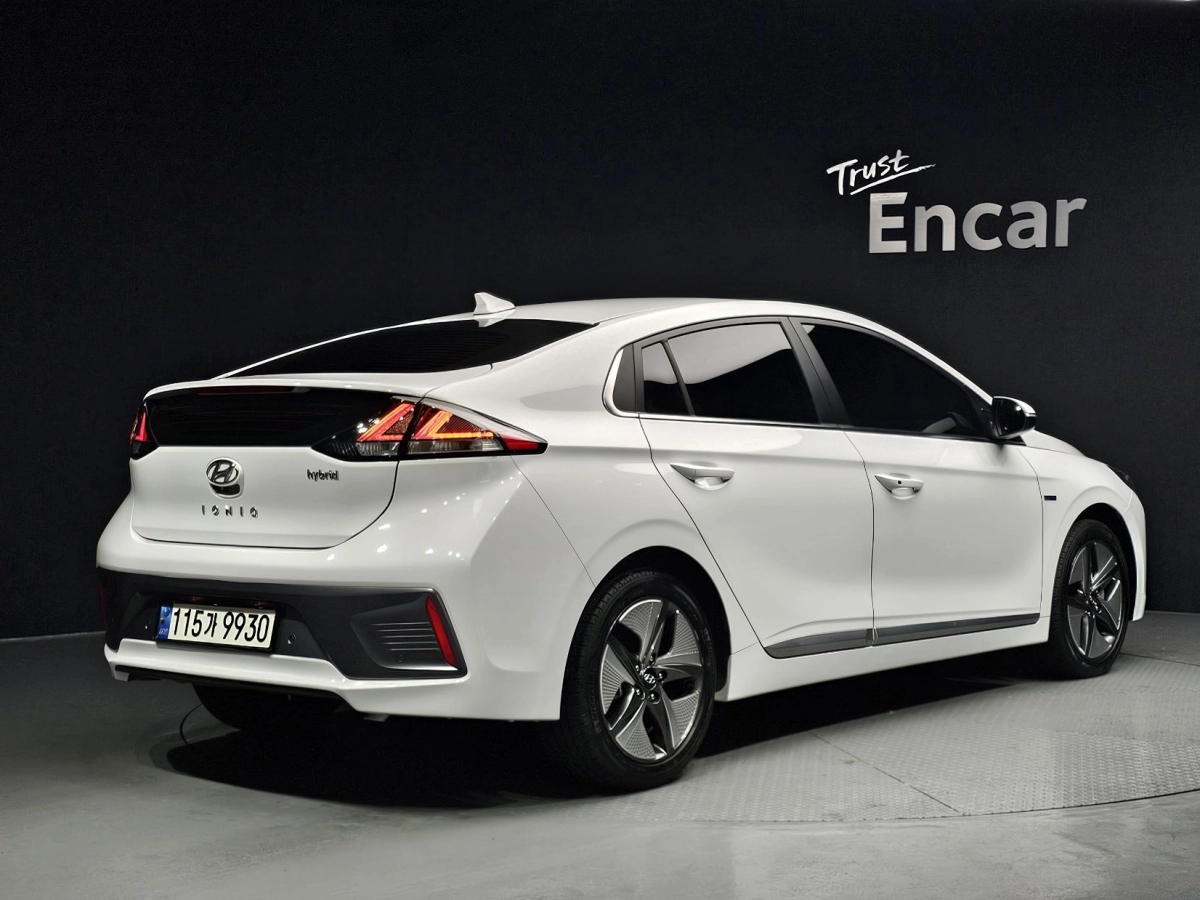 HYUNDAI IONIQ HYBRID