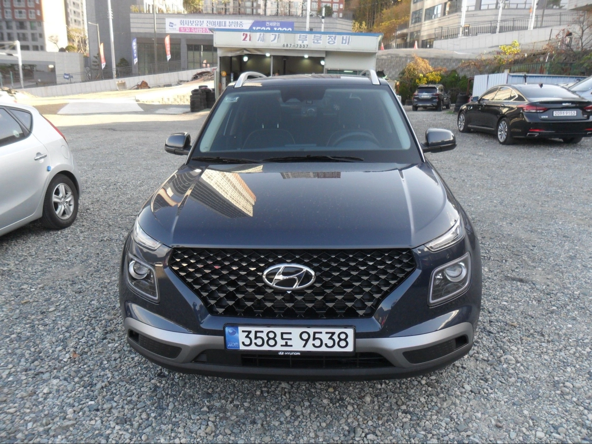 HYUNDAI VENUE