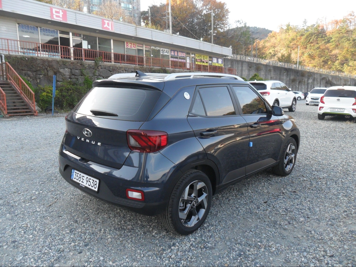 HYUNDAI VENUE