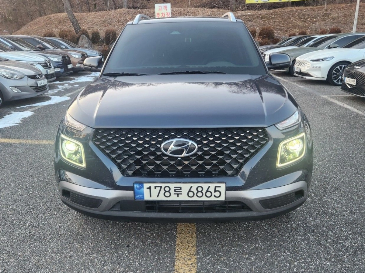HYUNDAI VENUE