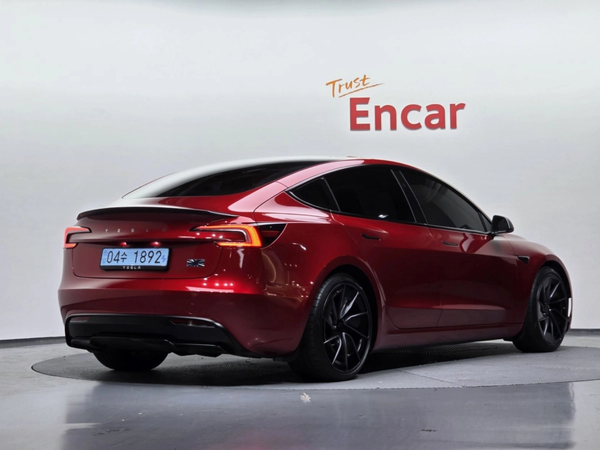 TESLA MODEL 3
