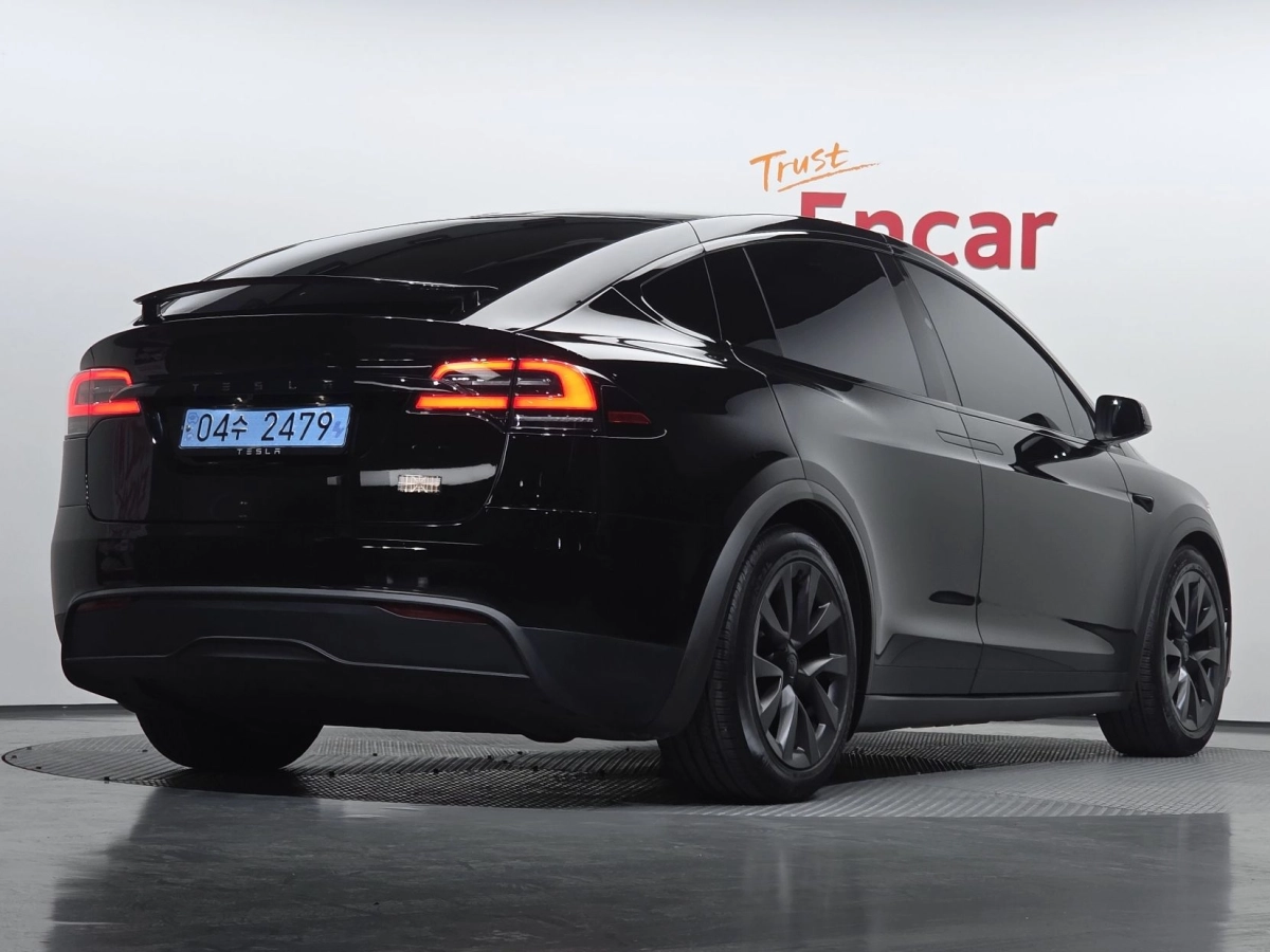 TESLA MODEL X
