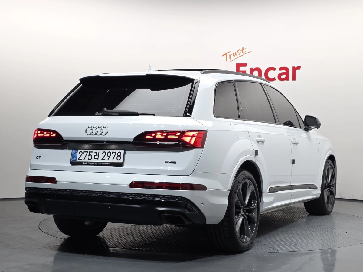 AUDI Q7 4M