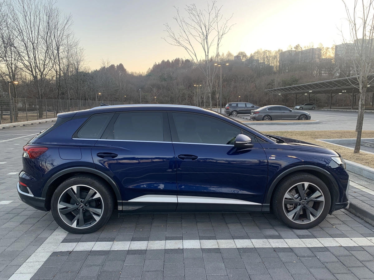 AUDI Q4 E-TRON F4