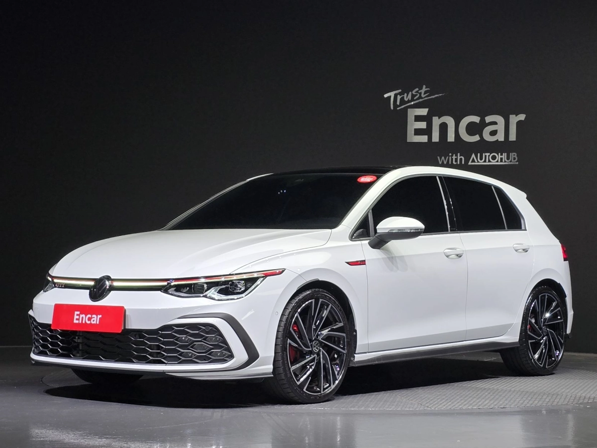 VOLKSWAGEN GOLF 2024