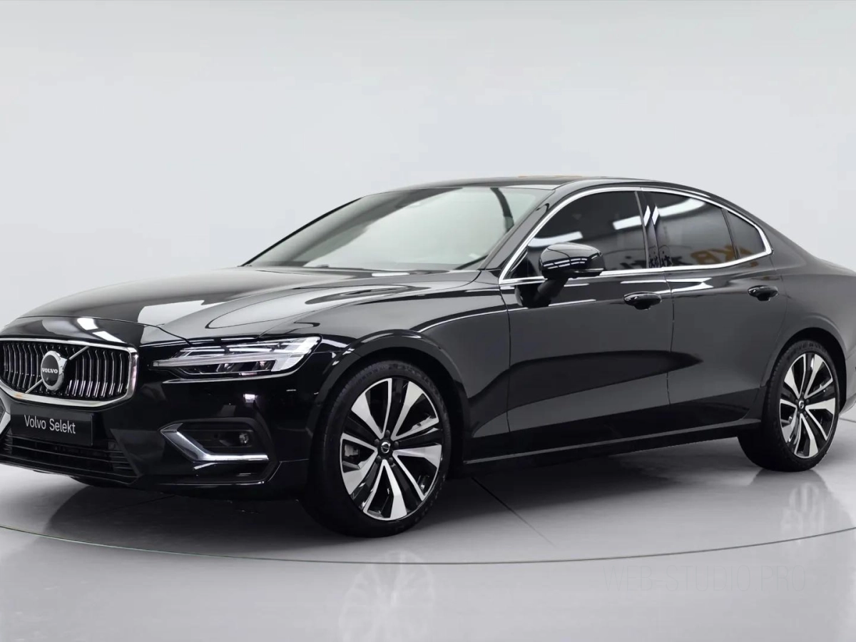 VOLVO S60  2023