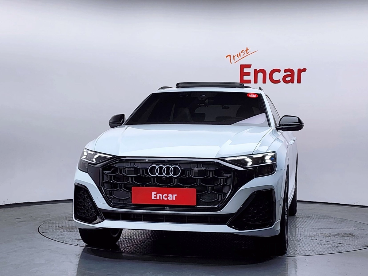 AUDI Q8 4M